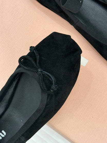 Miu Classic Bow Letter Ballet Flat Black Suede 571003