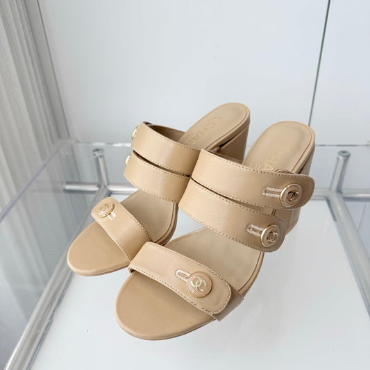 Chanel 26 Turnlock 85 Beige Sandal Mule in Lambskin 597394