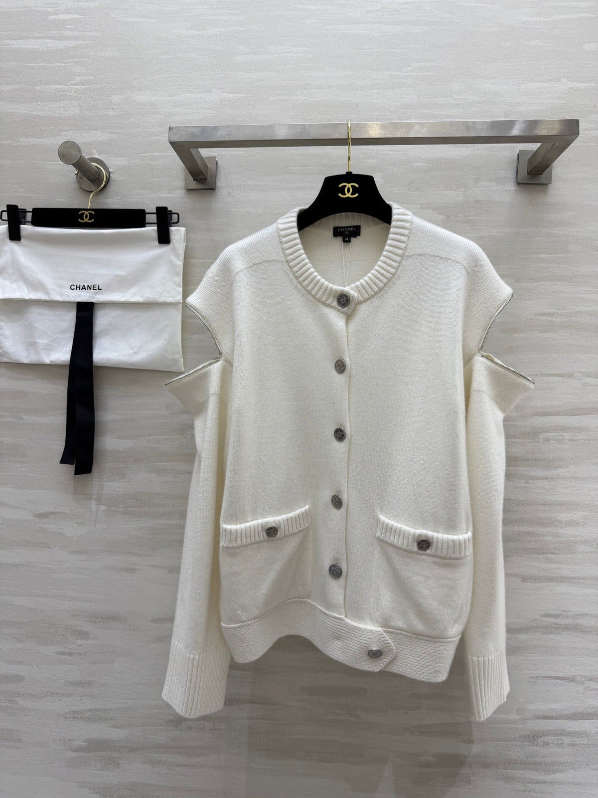 CC Round-Neck Cardigan White Wool 346503