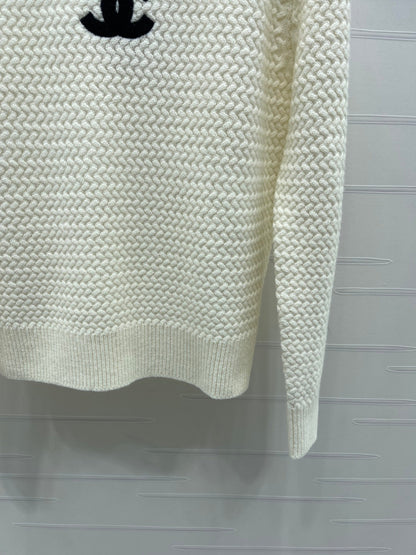 CHANEL 26 LOGO KNIT WHITE SWEATER 335409