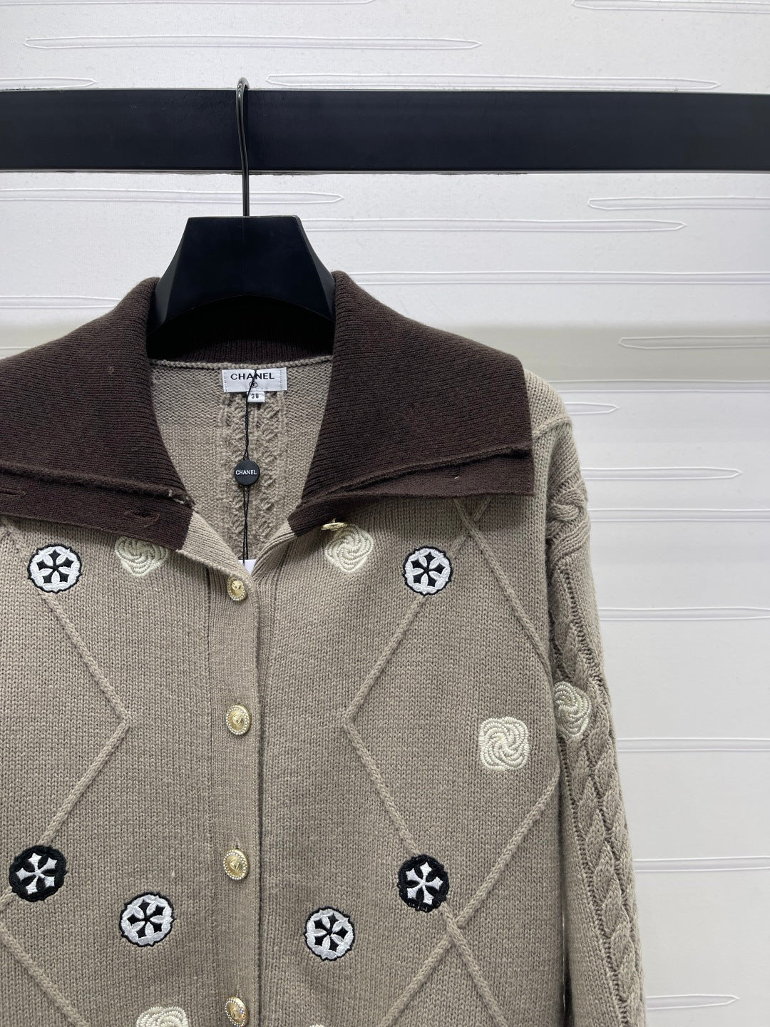 CHANEL 26 DIAMOND-PATTERNED LONG-SLEEVE BROWN CARDIGAN 335385