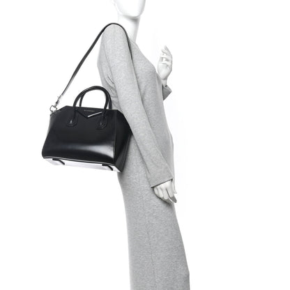 Shiny Lord Calfskin Small Antigona Black