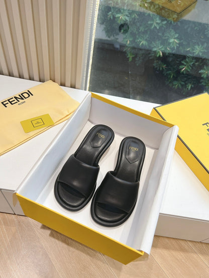 FF Baguette Slides Women 45 Nappa Leather Black