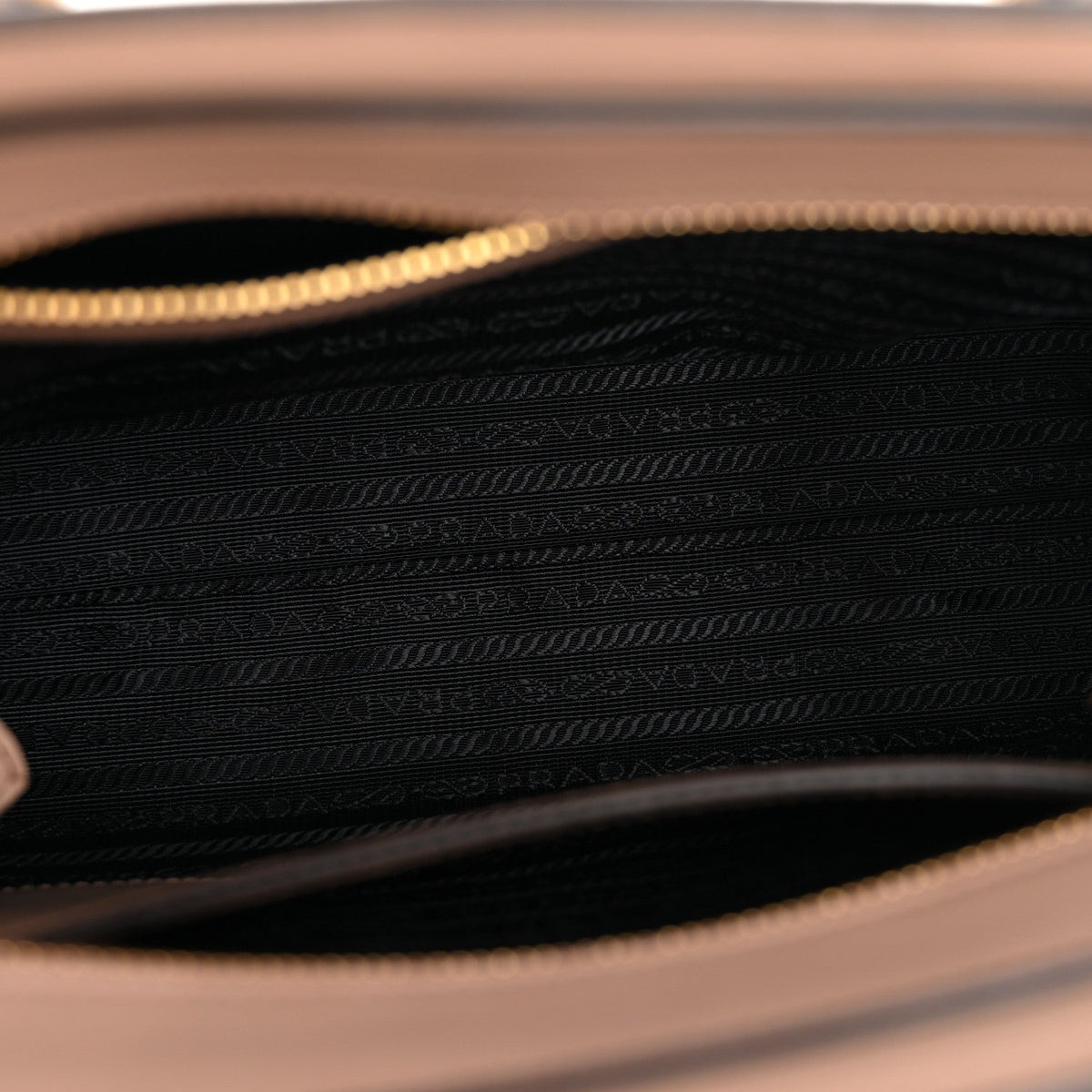 Saffiano Soft Calfskin Small Zippered Tote Cipria