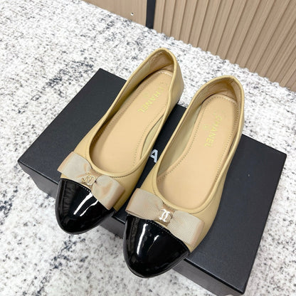 Chanel Interlocking CC Logo Beige Black Ballet Flat in Lambskin 591390