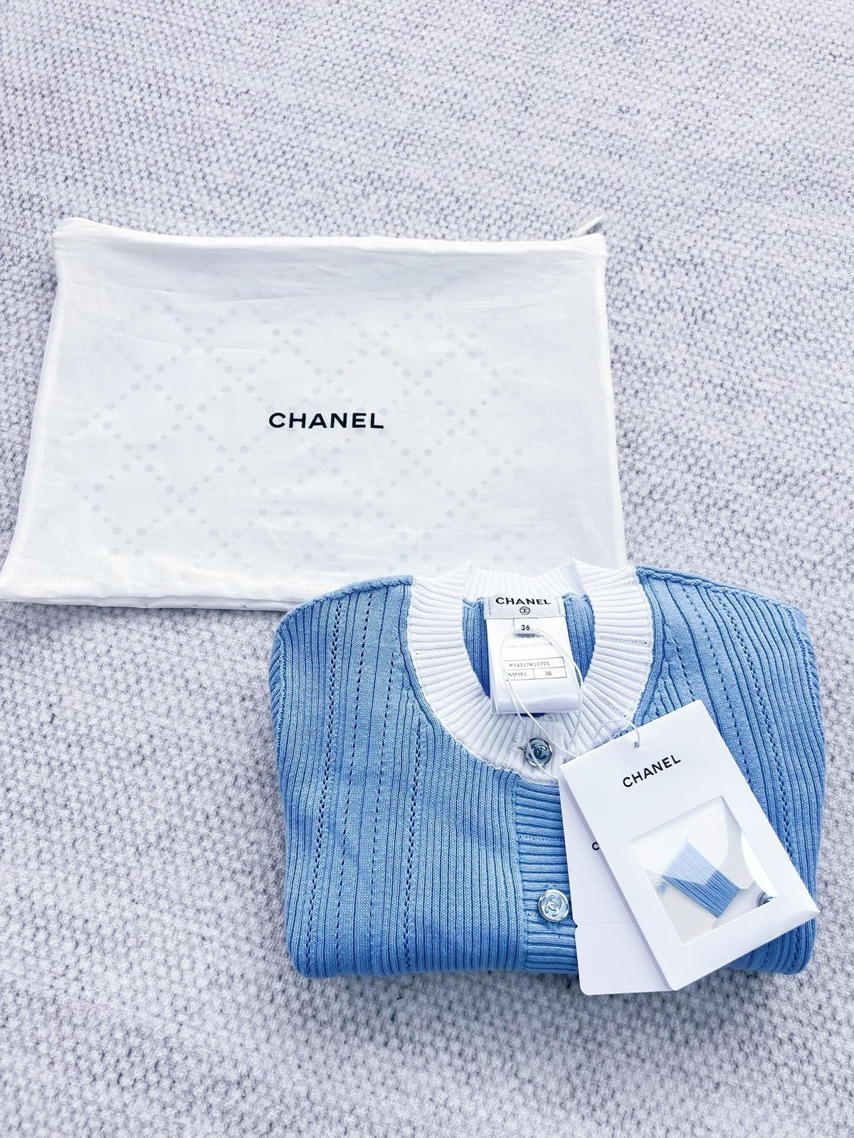 CHANEL LONG-SLEEVE SWEATER STYLE 25