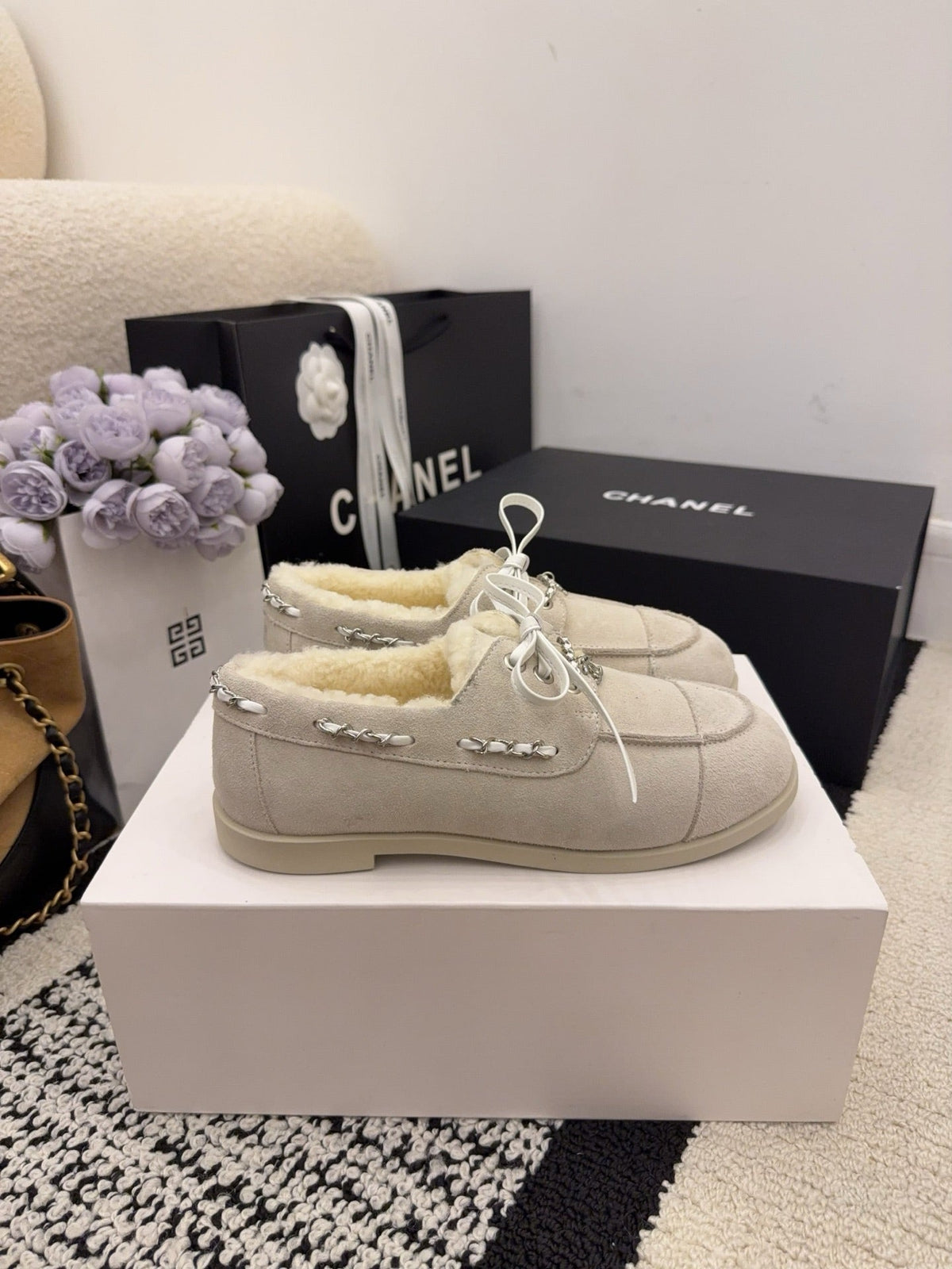 CC 26 Shearling Loafer Beige White Suede Wool 588710
