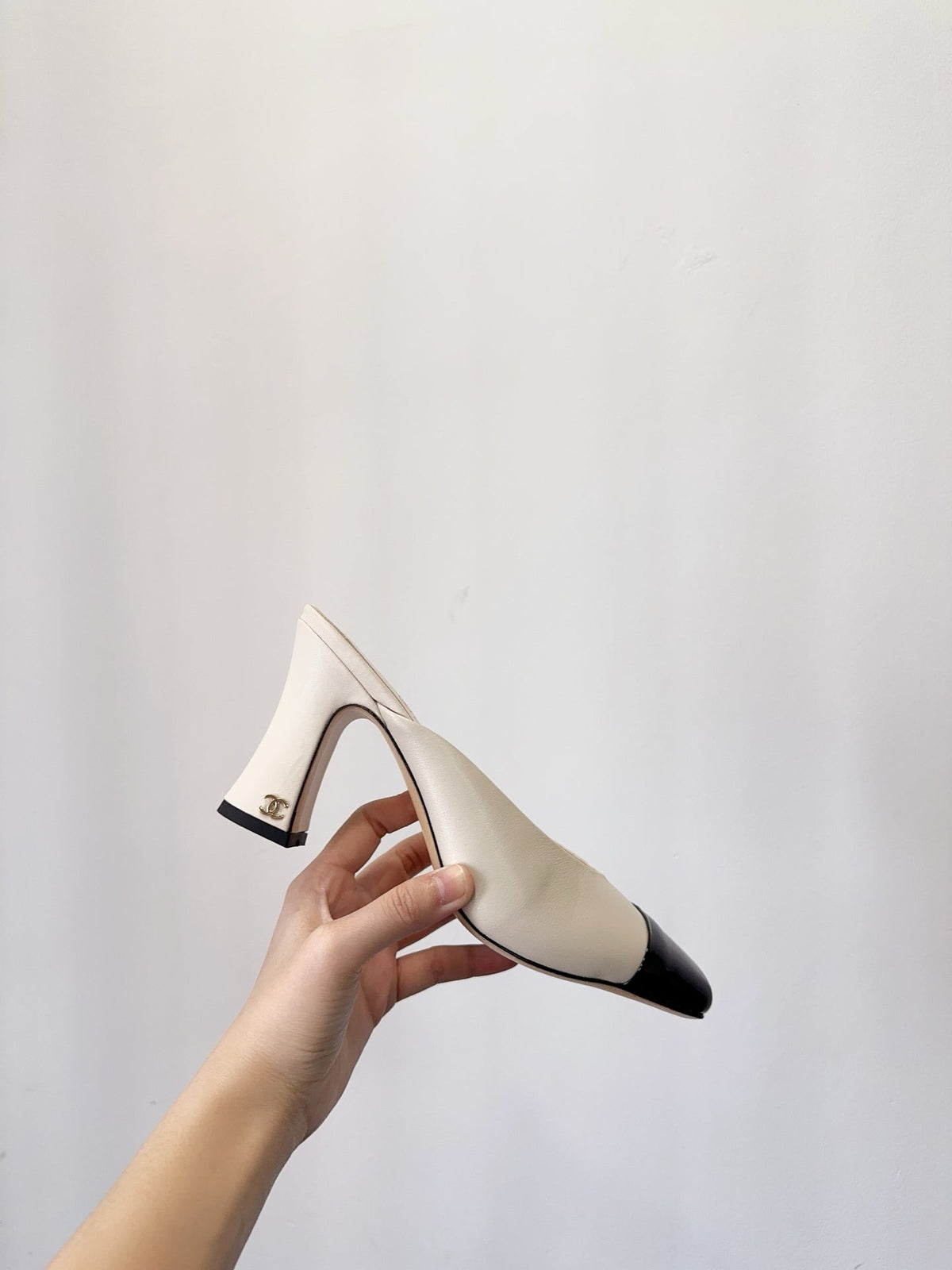 CC 26s Half-Slip Black White Patent Leather 596641