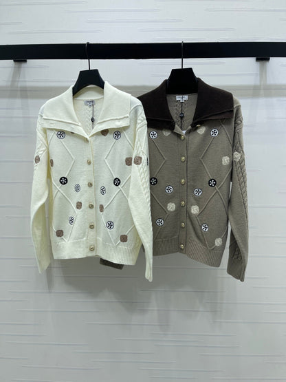 CHANEL 26 DIAMOND-PATTERNED LONG-SLEEVE WHITE CARDIGAN 335386