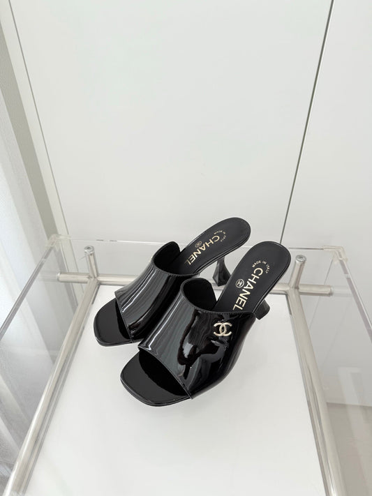 Chanel 26 Sandal 90 Black in Patent Leather 597367