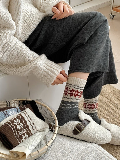 Rufia - Thickened Snowflake Patterned Mid-calf Socks – 4 Colors