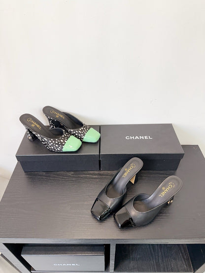 CC 26s Half-Slip Black Patent Leather 596642