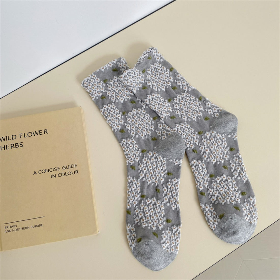 Rufia - Court-Style Embossed Floral Mid-Calf Socks