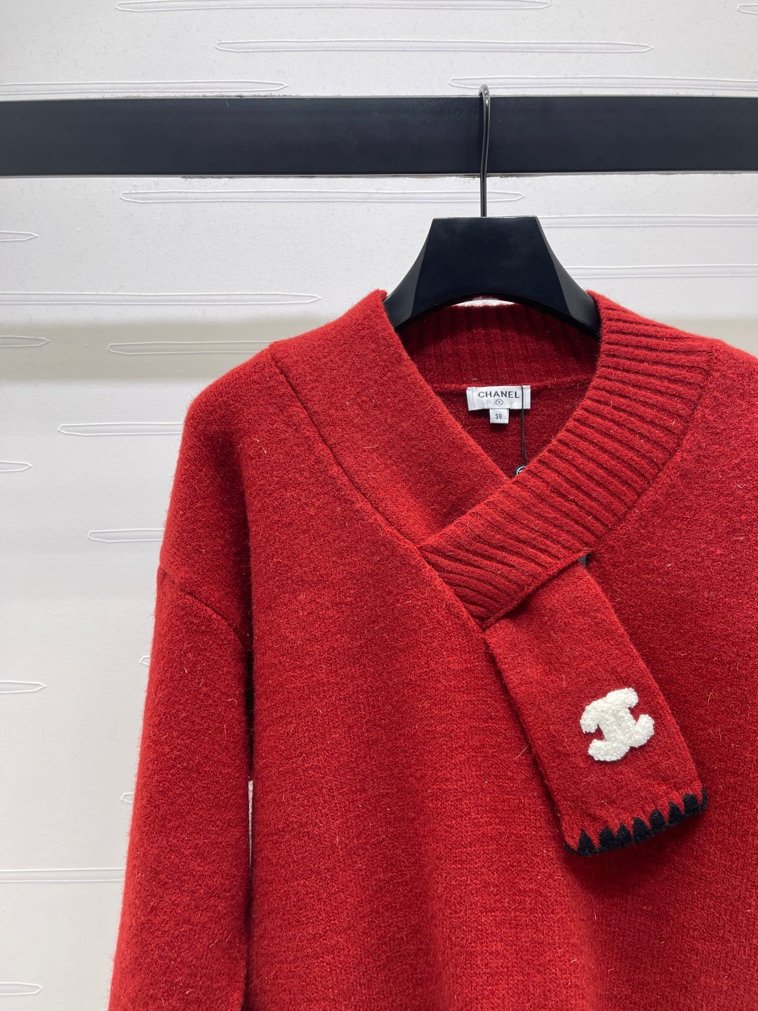 CHANEL 26 SCALF & V-NECK RED SWEATER 335371