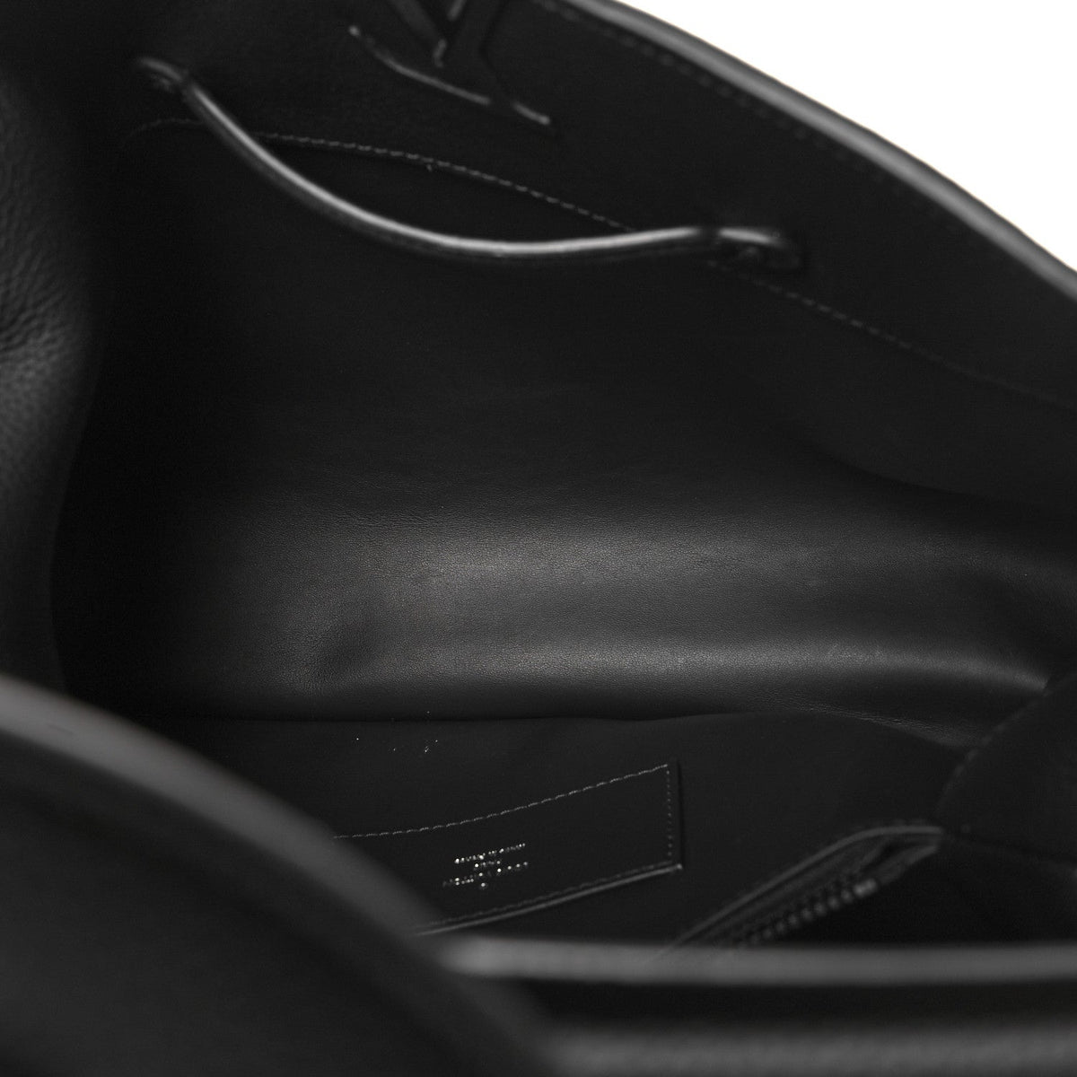 Taurillon Capucines GM Souple Matte Black