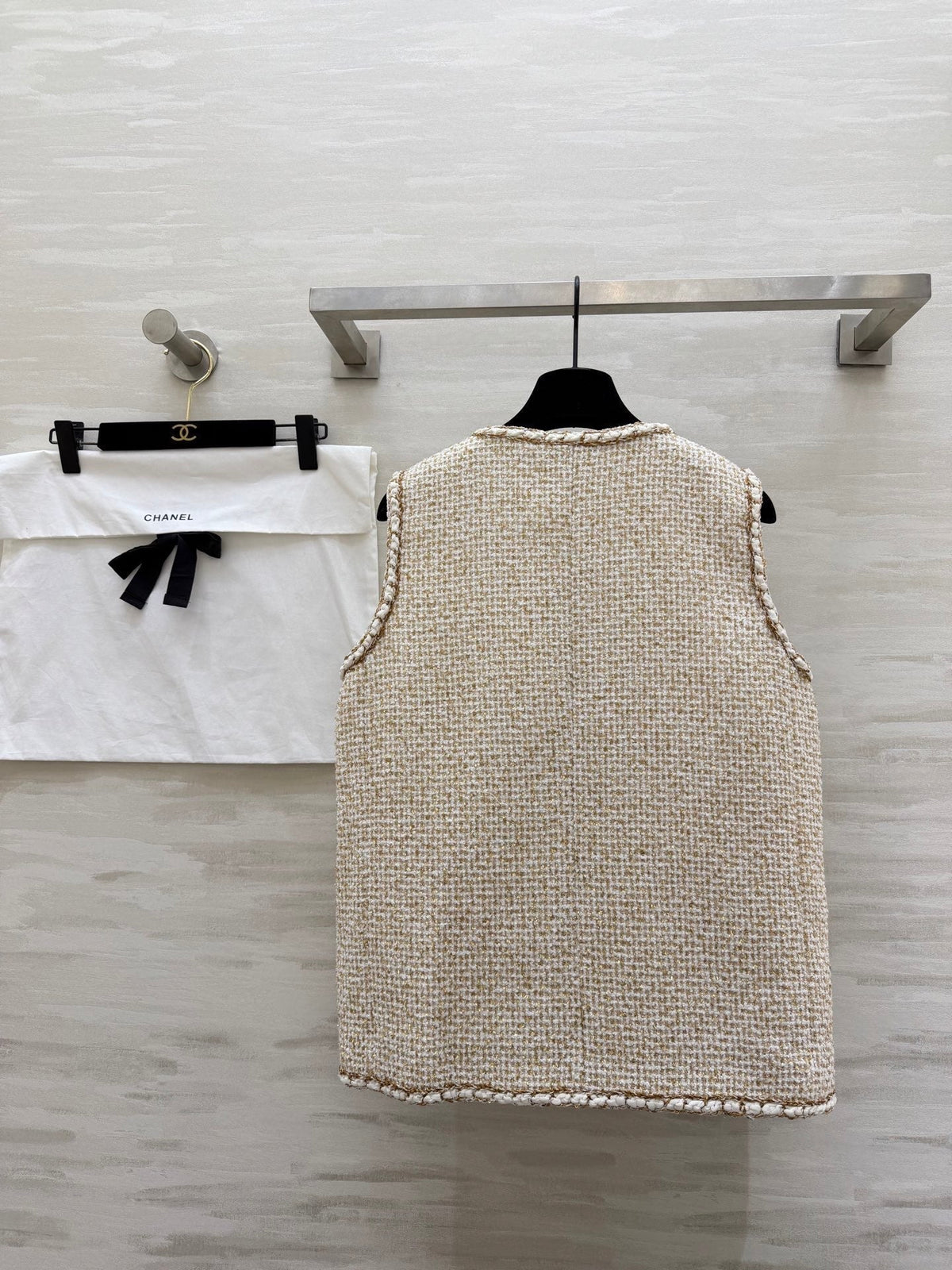 CC 26s Cruise Vest Beige Tweed Weave & Gold Thread