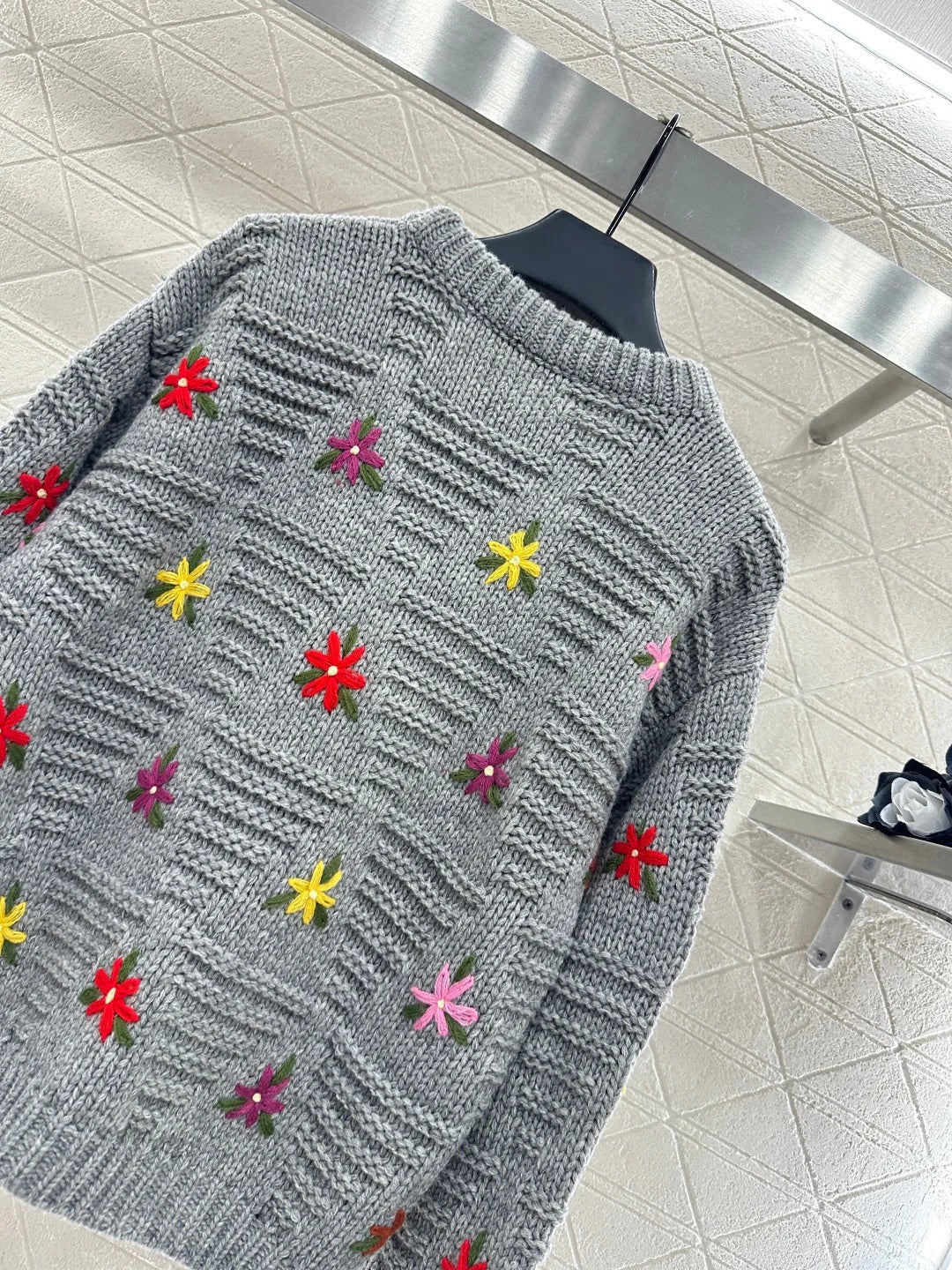 MIUMIU SWEATER STYLE 822