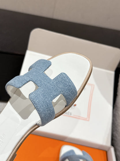 HM 25 Oran Sandal White Calfskin Blue Denim