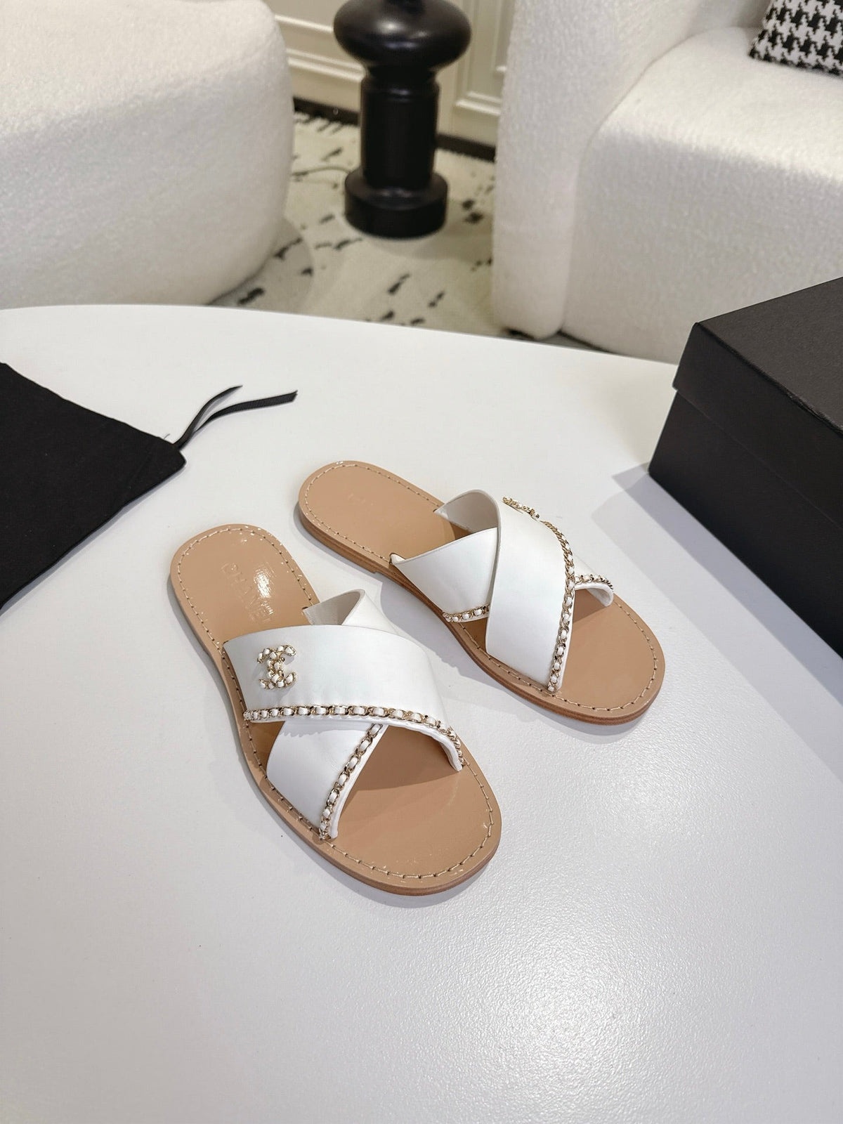 CC Cruise 2025/26 Mules White Light Beige Calfskin 570315