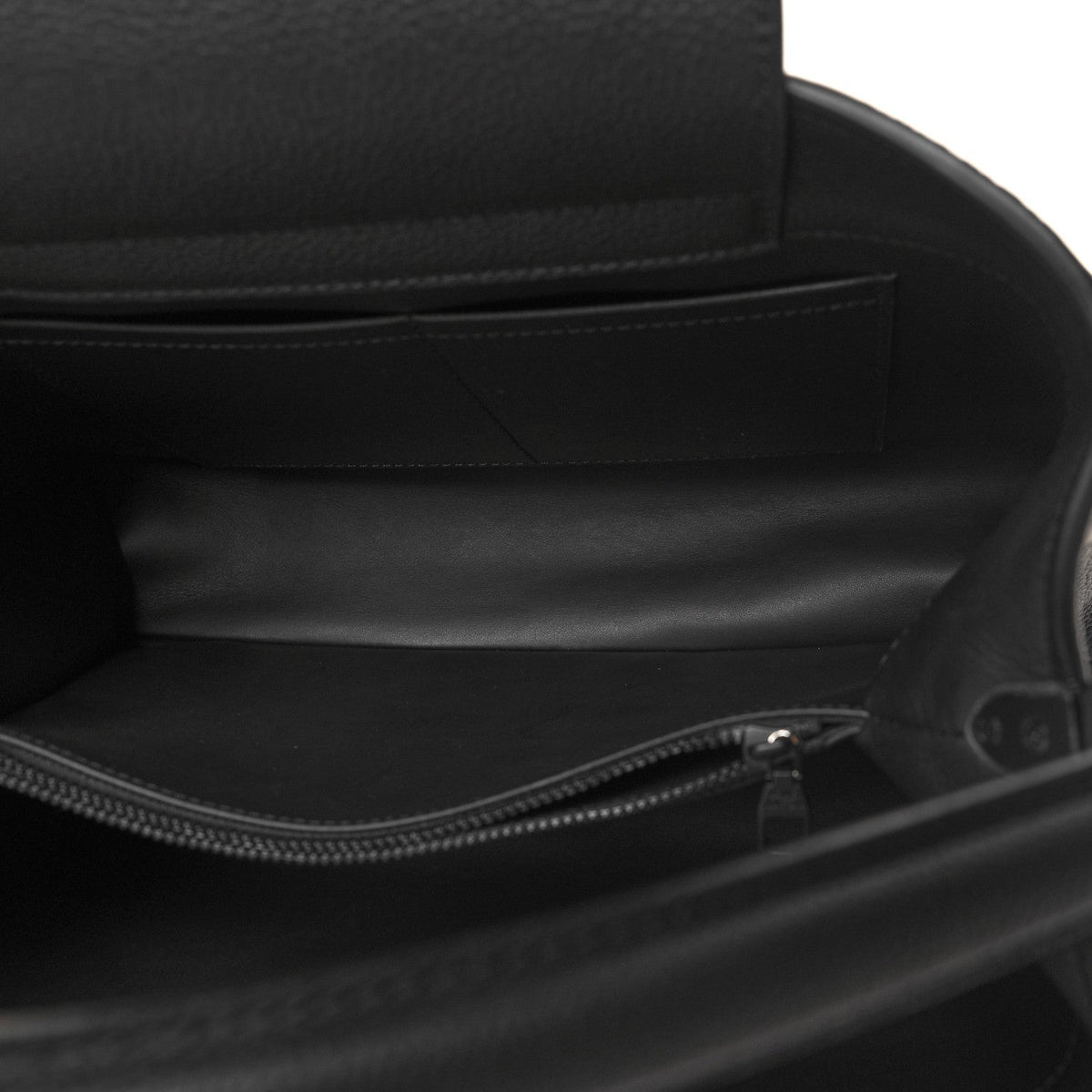 Taurillon Capucines GM Souple Matte Black