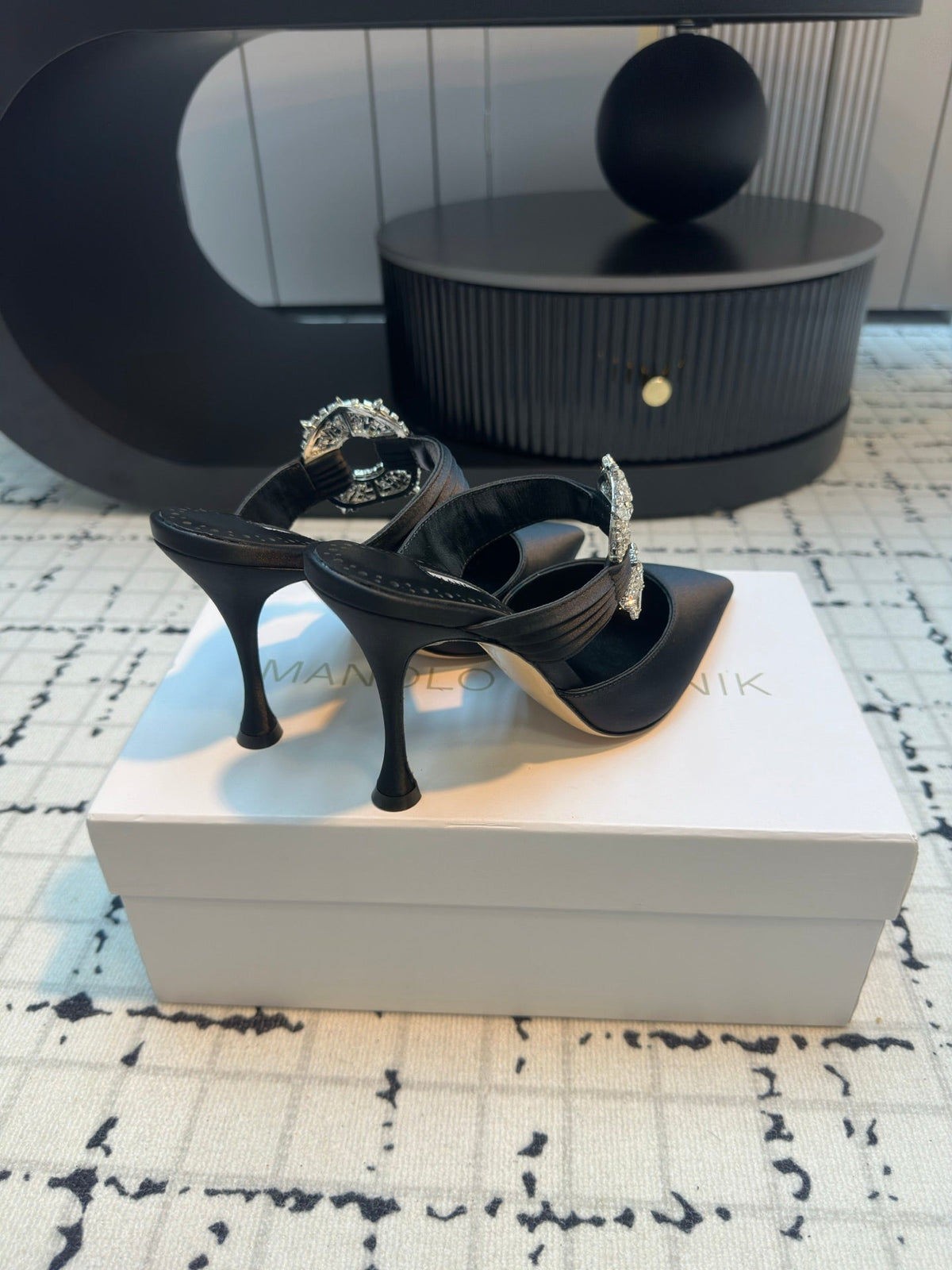 Manolo Satin Maidugura Mules 90mm Black Satin