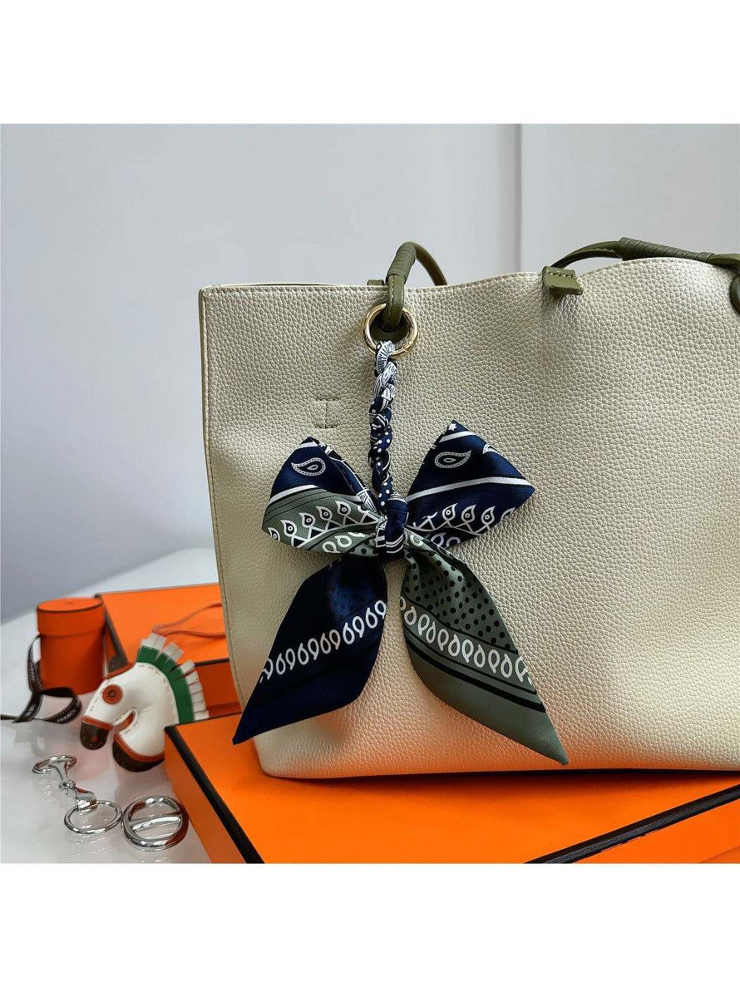 Koco - Elegant Bow Bag Charm