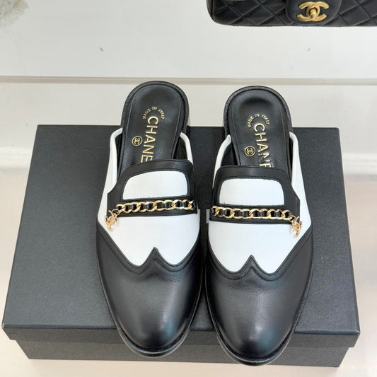 CC 25s Double C Buckle Half-Length Slippers Black White Calfskin 557702