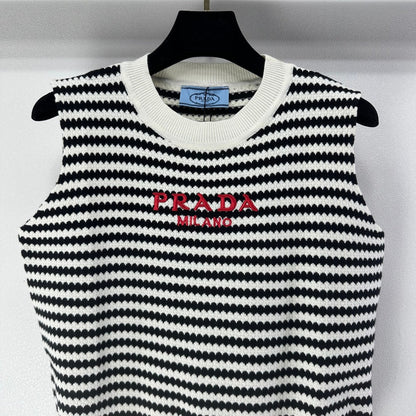 Prada 26s Knit Vest Black White Stripes Ribbed Knit 348999