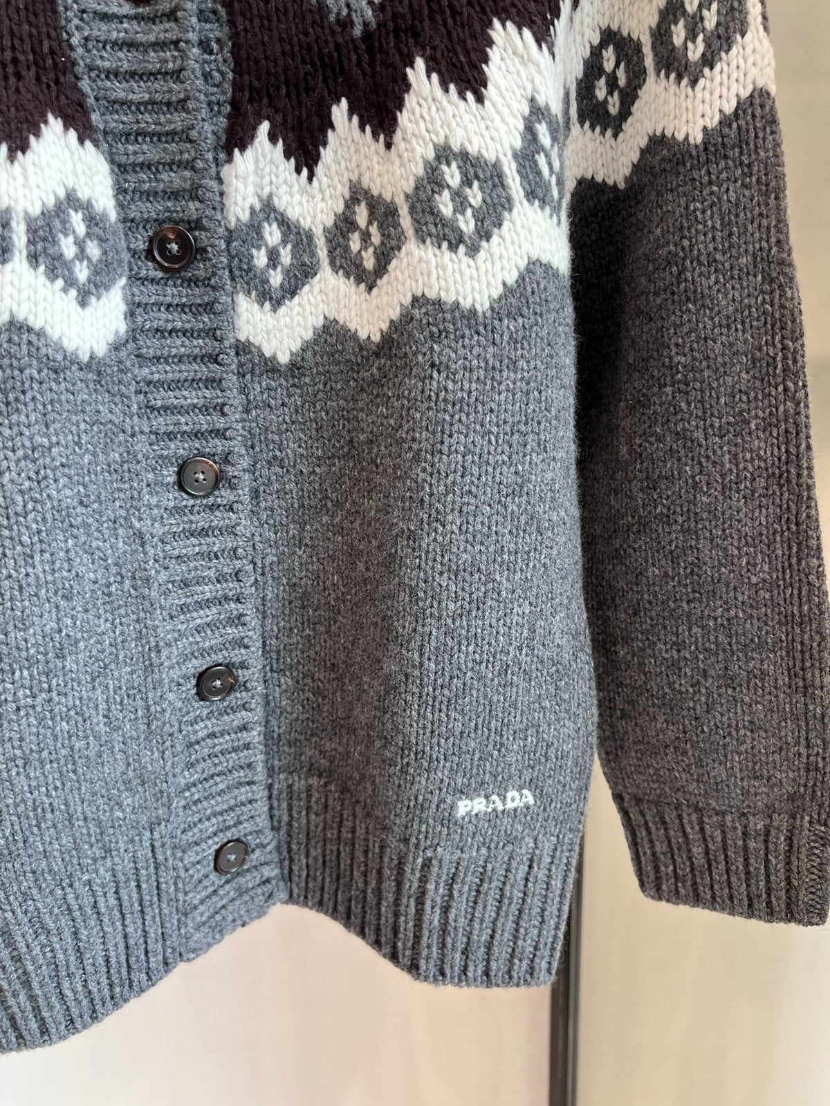 PRADA 25S CARDIGAN 389