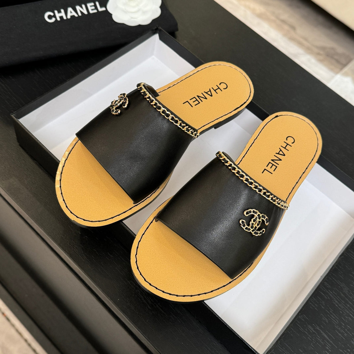 CC 26C Double C Chain Cross Black Beige Sheepskin
