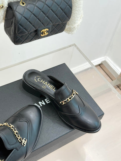 CC 25s Double C Buckle Half-Length Slippers Black Calfskin 557701