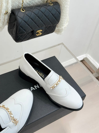 CC 25s Double C Buckle Loafers White Calfskin 557703