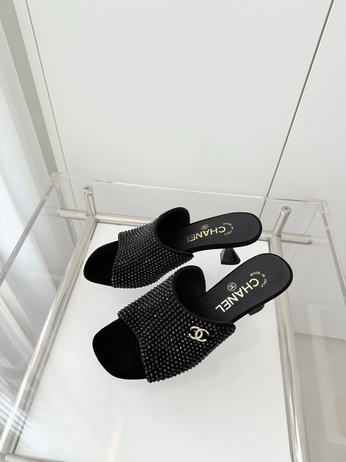 CC 26 Sandal 70 Black Rhinstone Deer Hide 597372