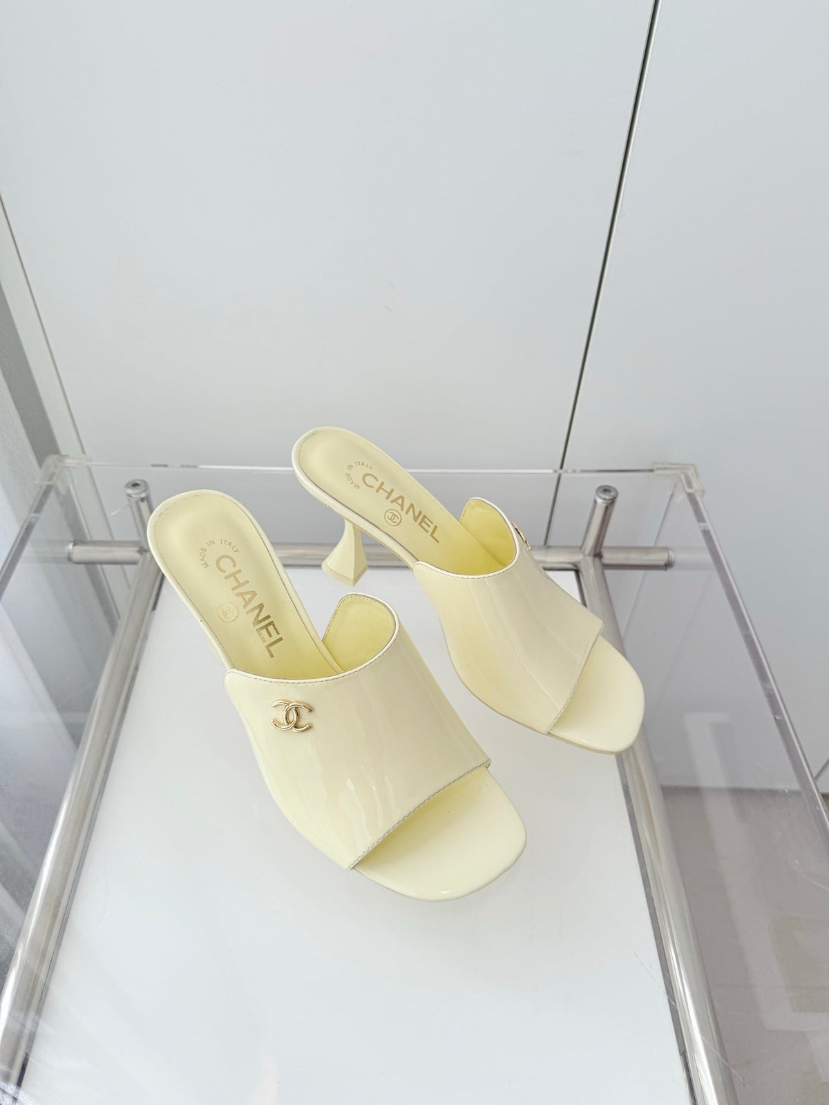 Chanel 26 Sandal 90 Lemon Yellow in Patent Leather 597368
