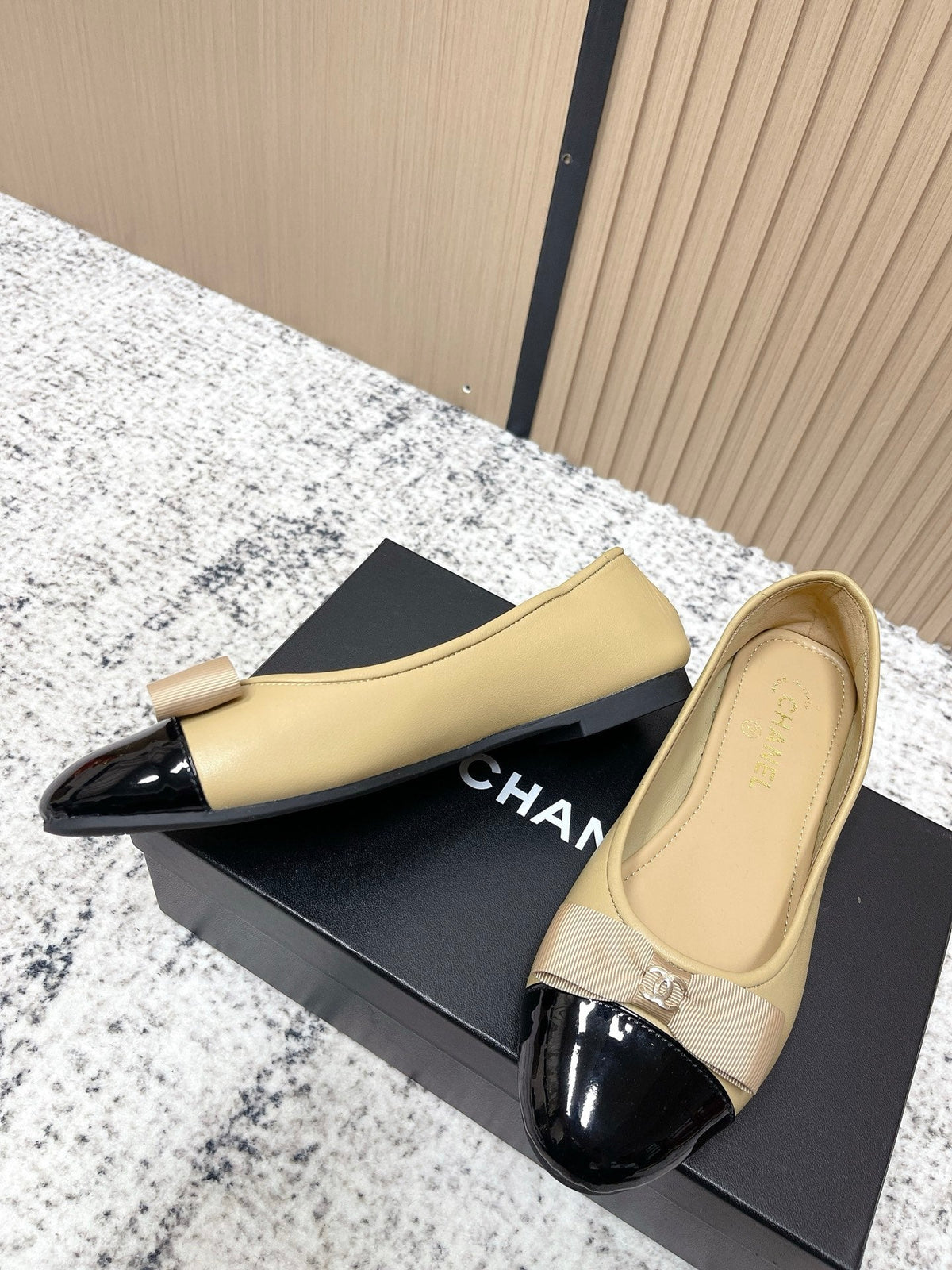Chanel Interlocking CC Logo Beige Black Ballet Flat in Lambskin 591390