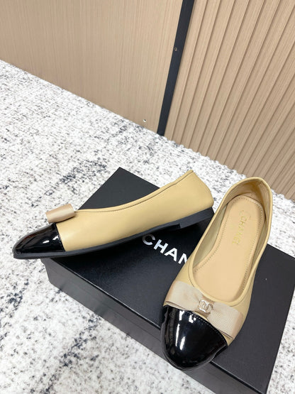 Chanel Interlocking CC Logo Beige Black Ballet Flat in Lambskin 591390