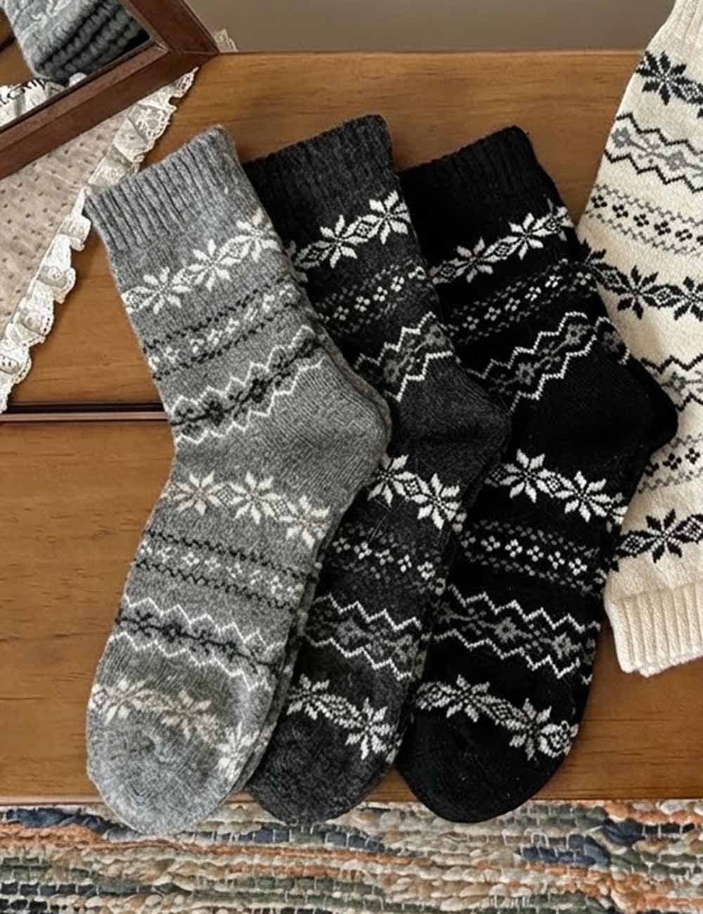Vintage Snowflake Print Thicken Warm Crew Socks