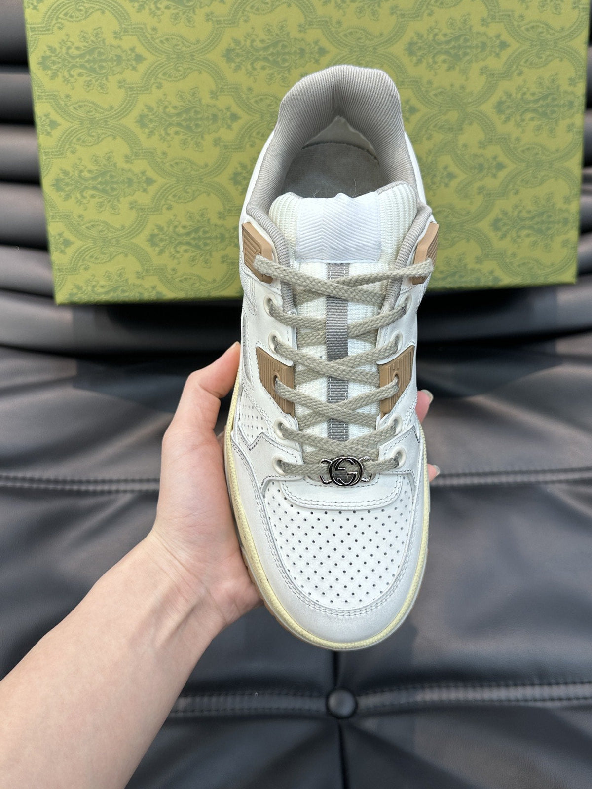 GG WHITE BROWN DISTRESSED EFFECT