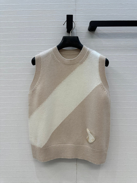 HM Embroidered Logo Vest in Beige and White Cashmere