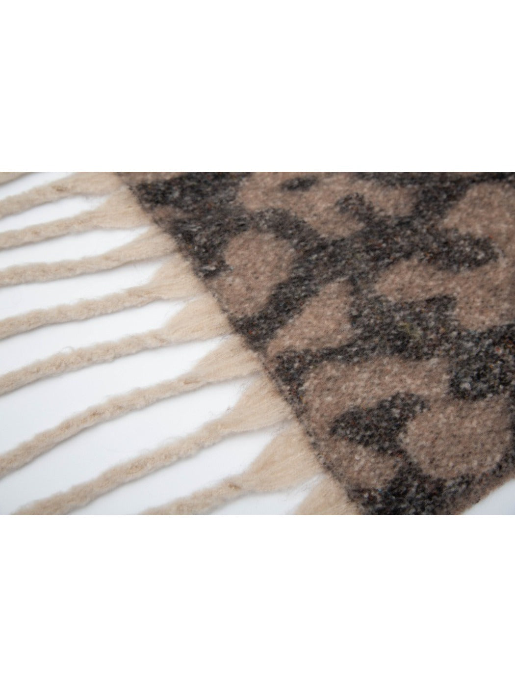 Scarvii - Winter Tassel Scarf with Leopard Patterns