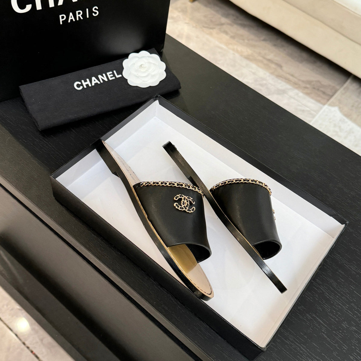 CC 26C Double C Chain Cross Black Beige Sheepskin