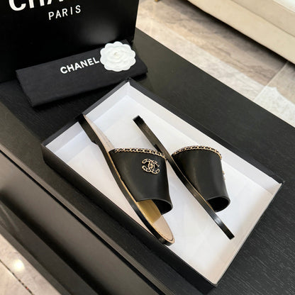 CC 26C Double C Chain Cross Black Beige Sheepskin