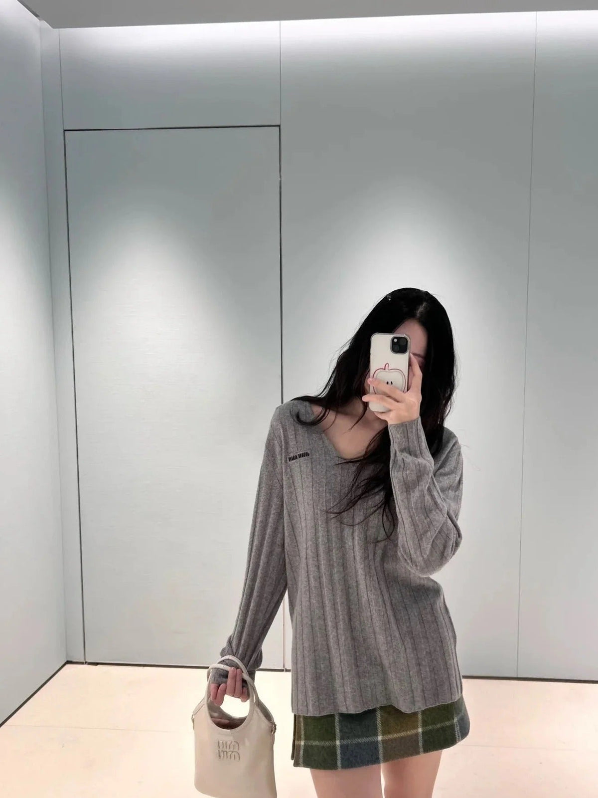 MIUMIU V-NECK SWEATER STYLE 761