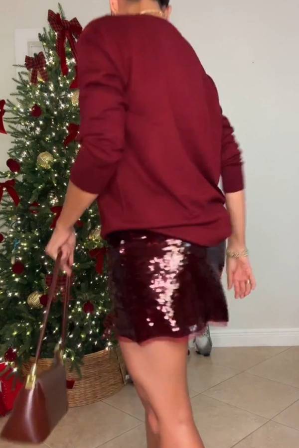 Burgundy V-neck loose-fitting knitted top