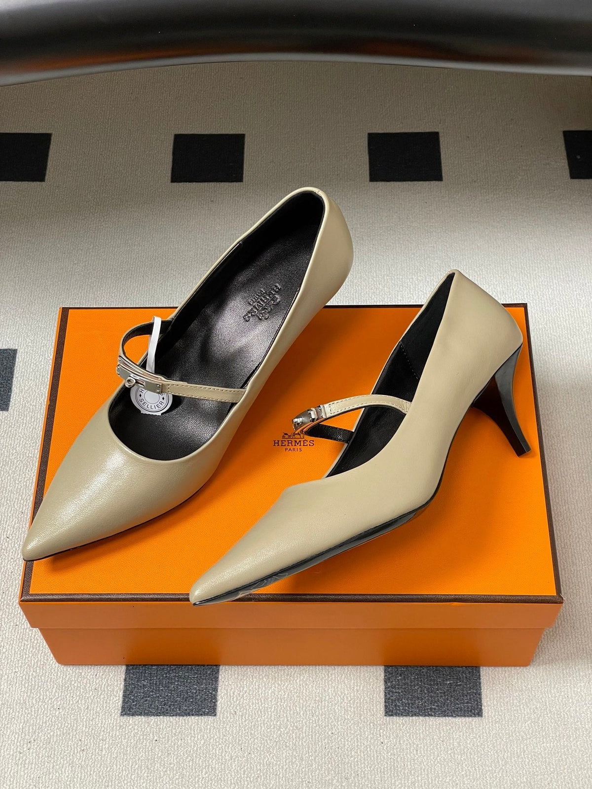HM 26 Majeste 60 Pump Beige in Calfskin 593829