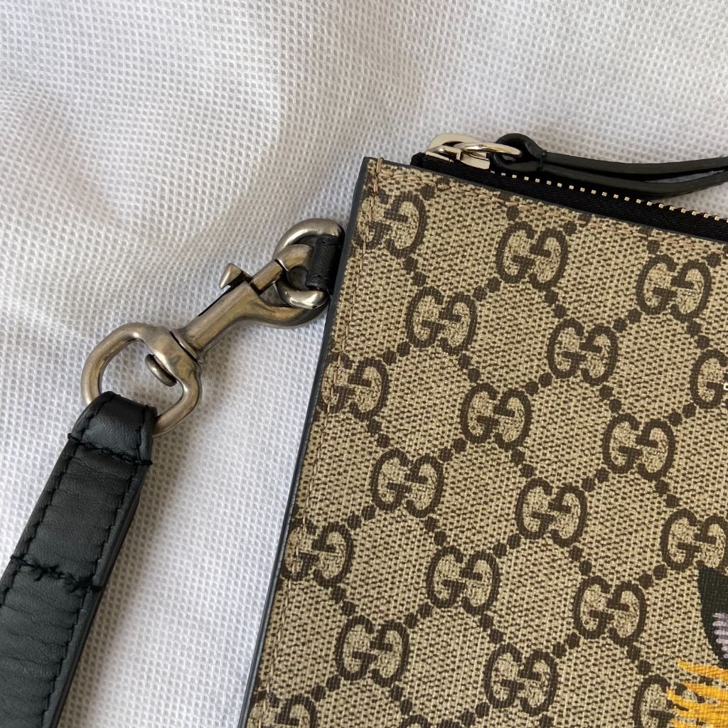 Gucci Canvas Beige GG Supreme 'l' Aveugle Par Amour' Tiger Pouch in Natural
