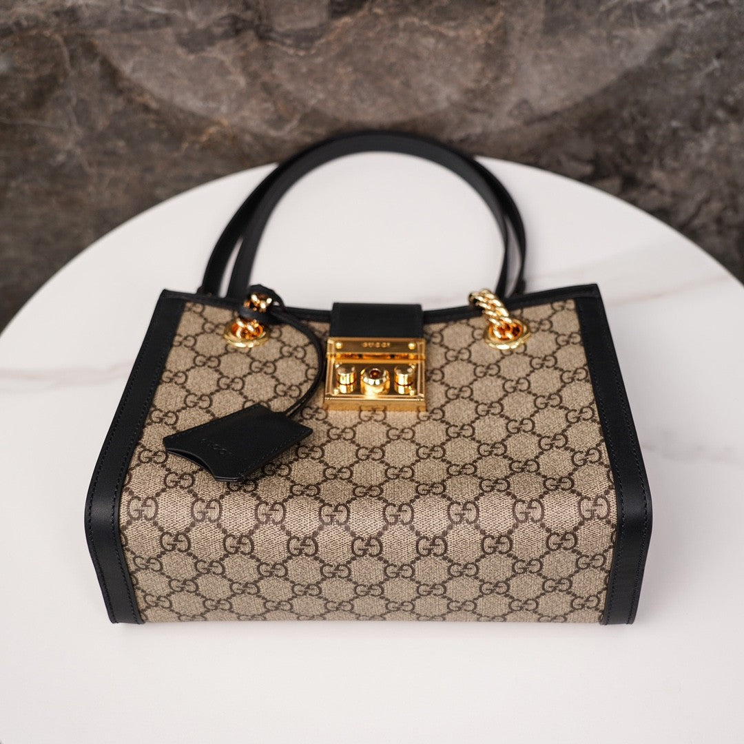 G ucci 𝐏𝐚𝐝𝐥𝐨𝐜𝐤 shoulder backpack