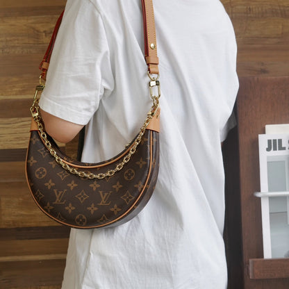 L V Loop Moon Bag M8109
