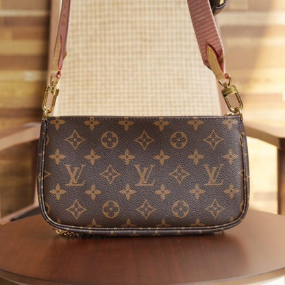 L V Multi Pochette M44840