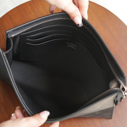 L V Pochette Voyage M61692